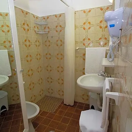 Miralago Отель